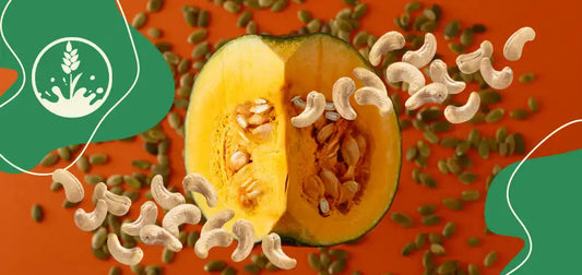 Kürbis mit Cashew im Vordergrund